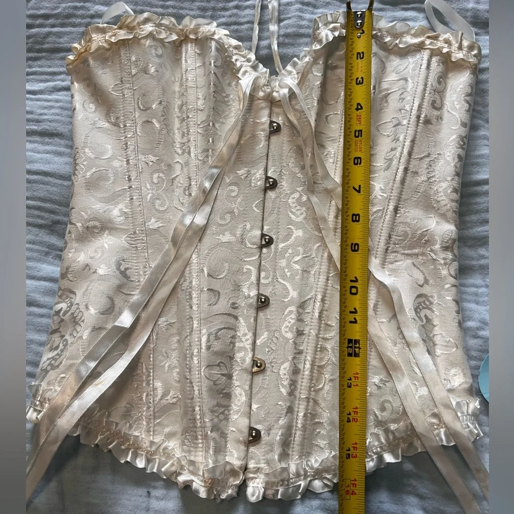 Women’s Vintage White French Lace Corset - Picture 5 of 8
